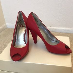 Report  red pumps
